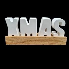 Mobile Preview: Weißer Buchstaben-Schriftzug "XMAS" aus Raysin auf Holzbox vor schwarzem Hintergrund